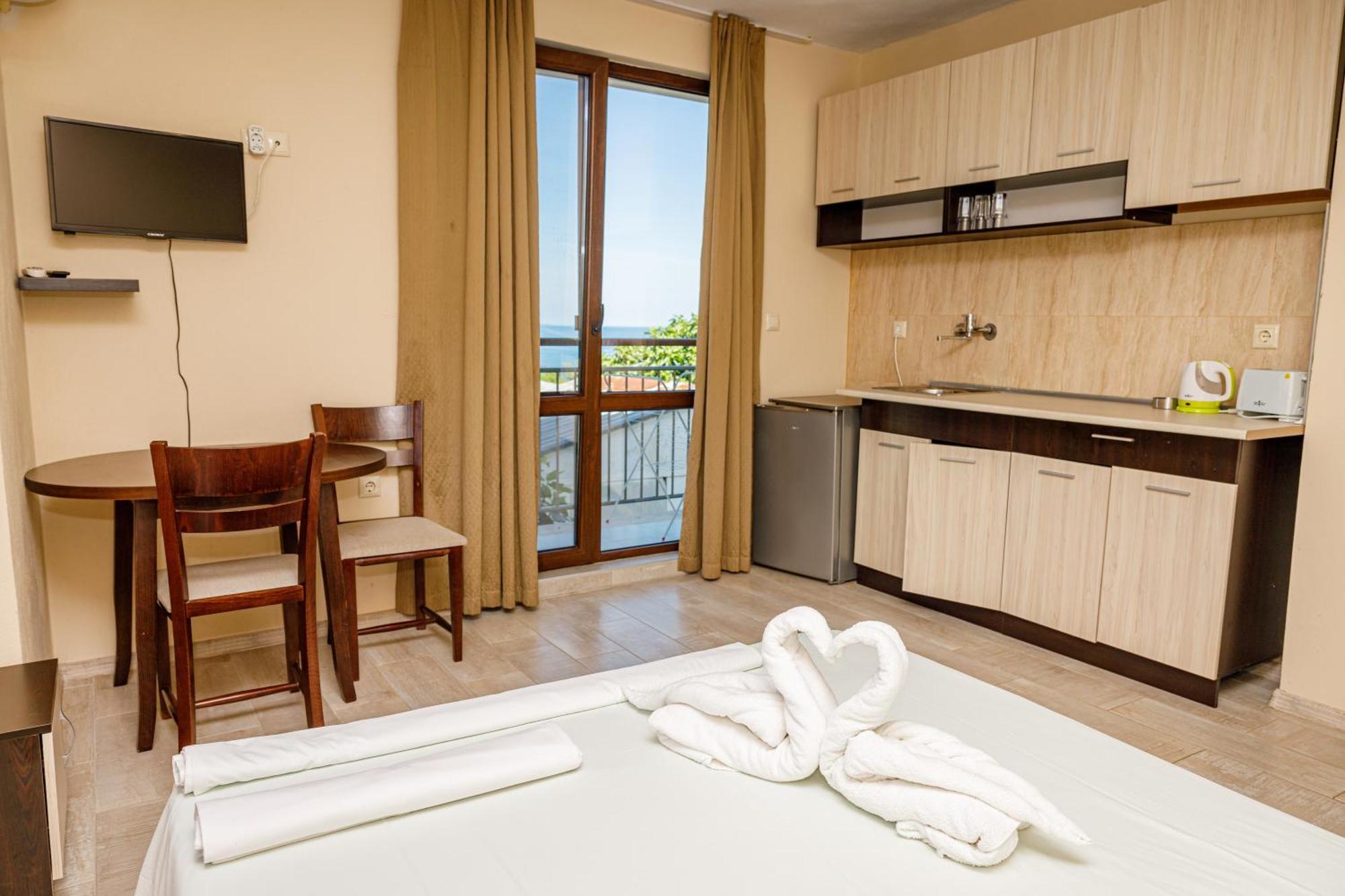 Family Hotel Silitur อัคโตโปล ภายนอก รูปภาพ