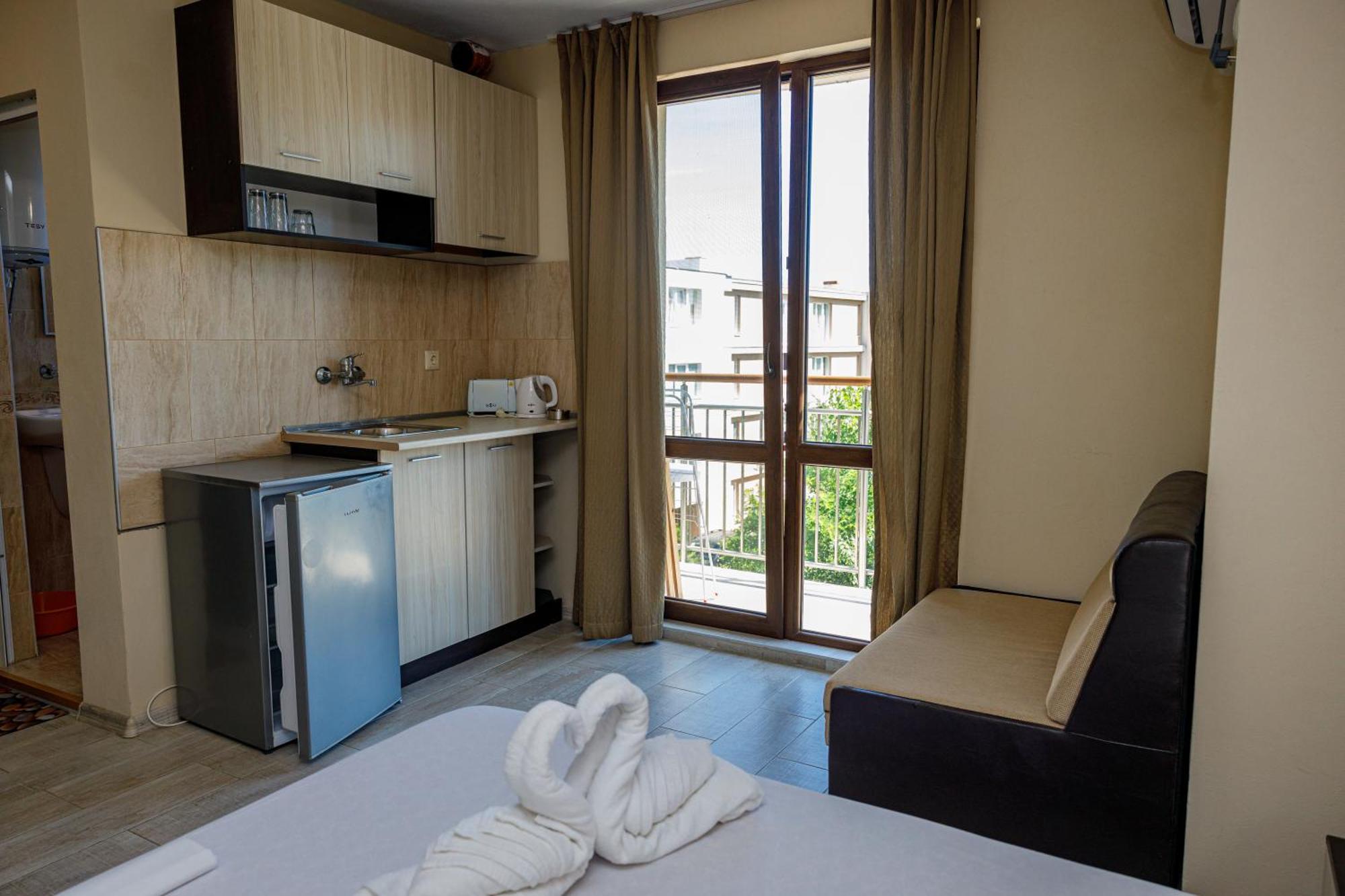 Family Hotel Silitur อัคโตโปล ภายนอก รูปภาพ