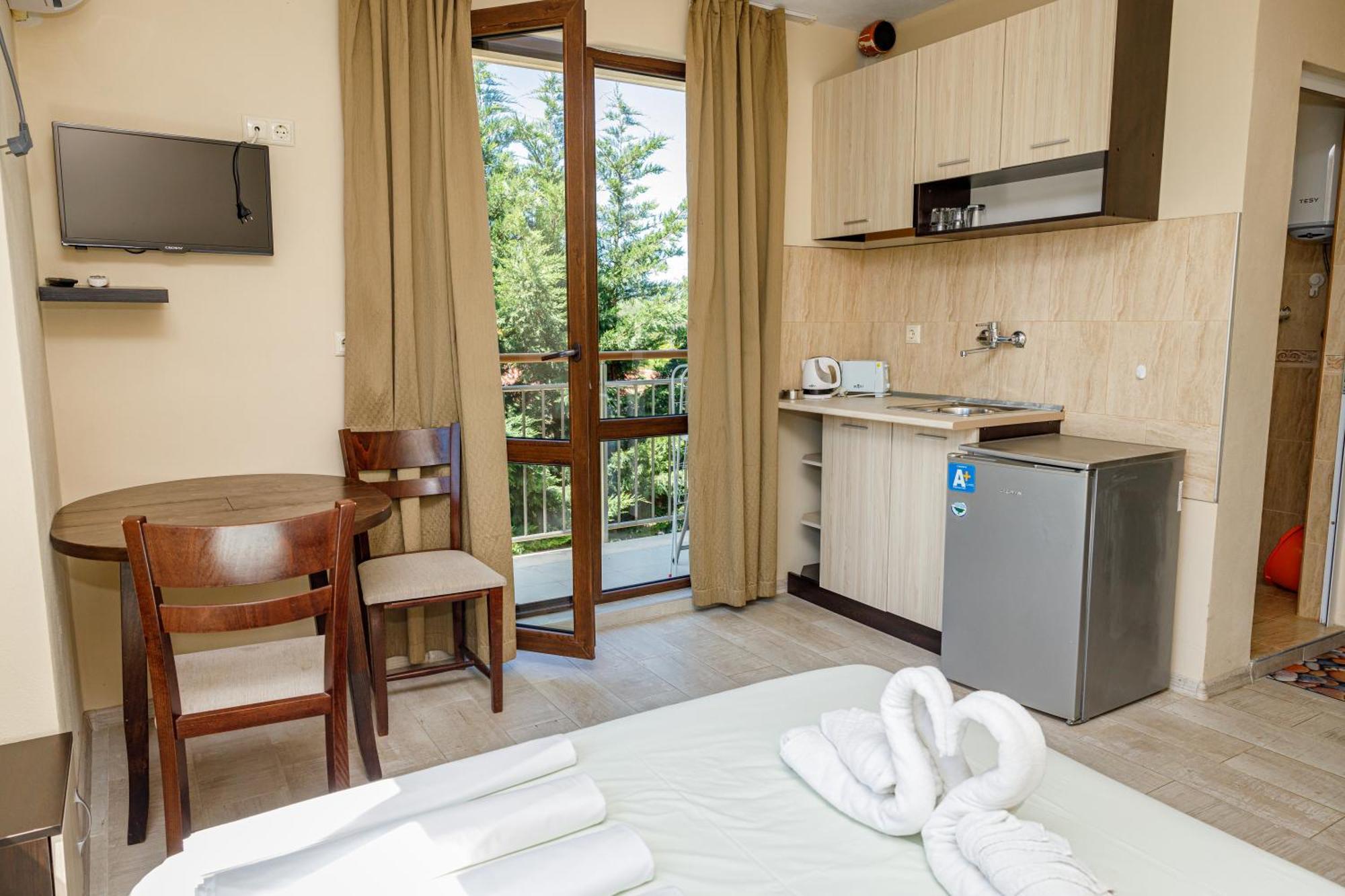 Family Hotel Silitur อัคโตโปล ภายนอก รูปภาพ