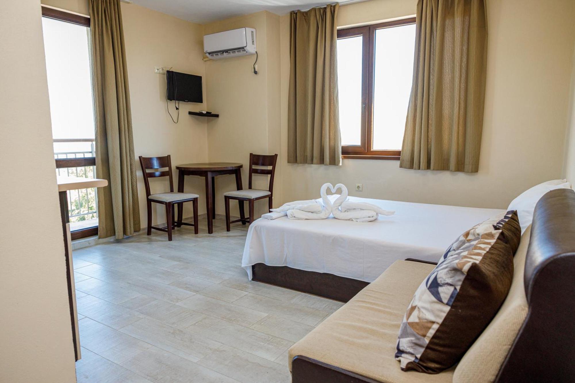 Family Hotel Silitur อัคโตโปล ภายนอก รูปภาพ