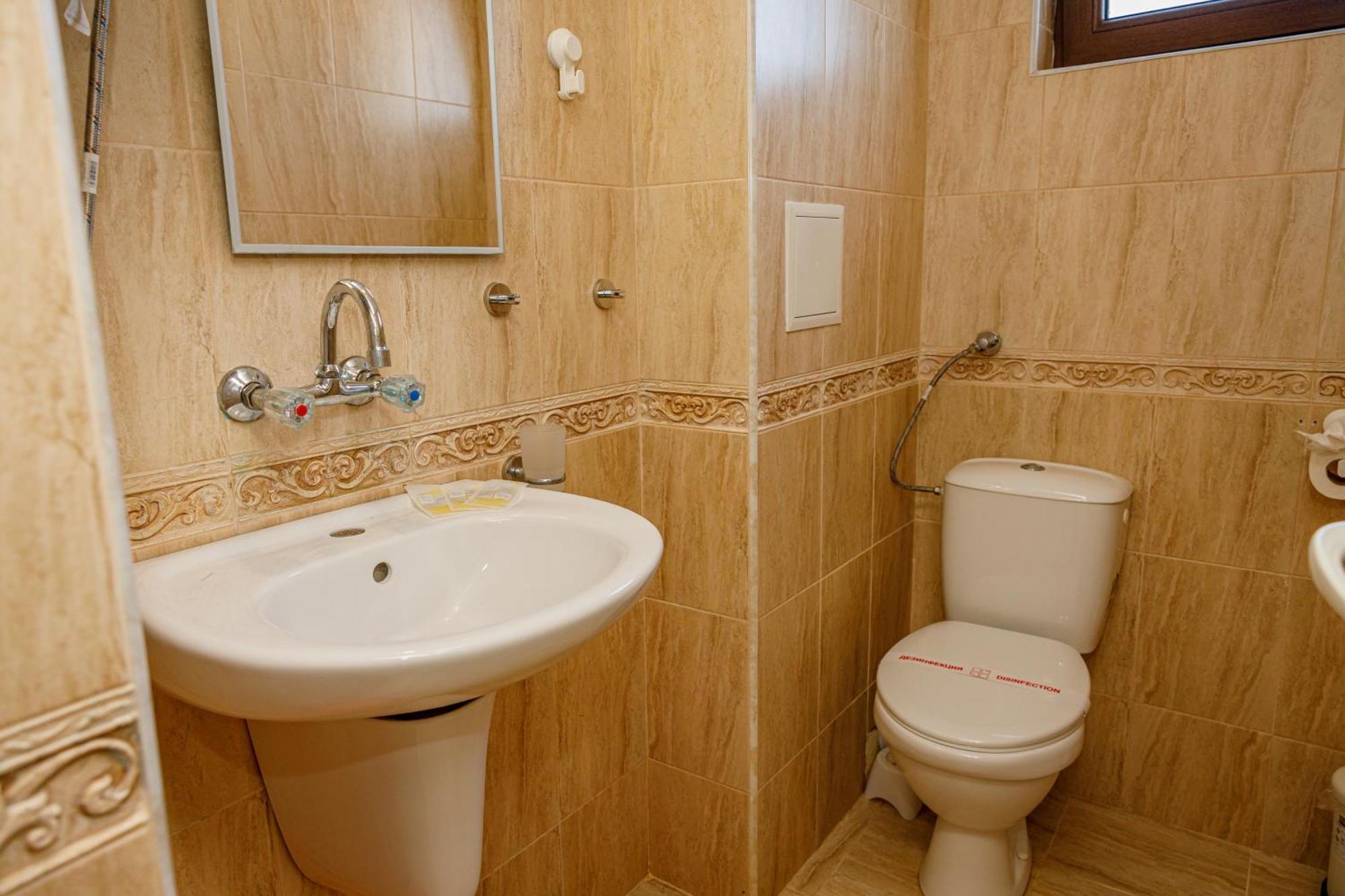 Family Hotel Silitur อัคโตโปล ภายนอก รูปภาพ