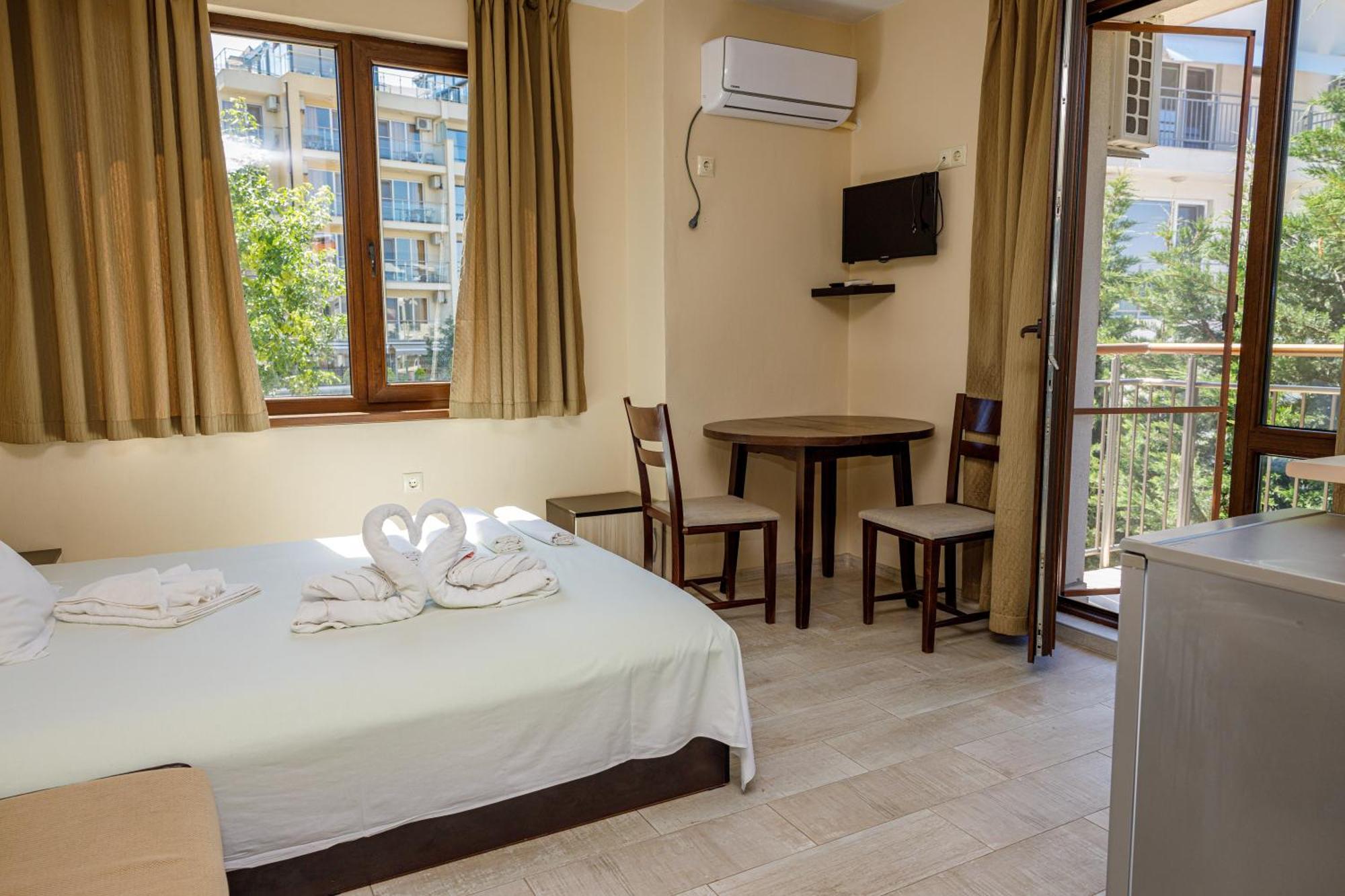 Family Hotel Silitur อัคโตโปล ภายนอก รูปภาพ