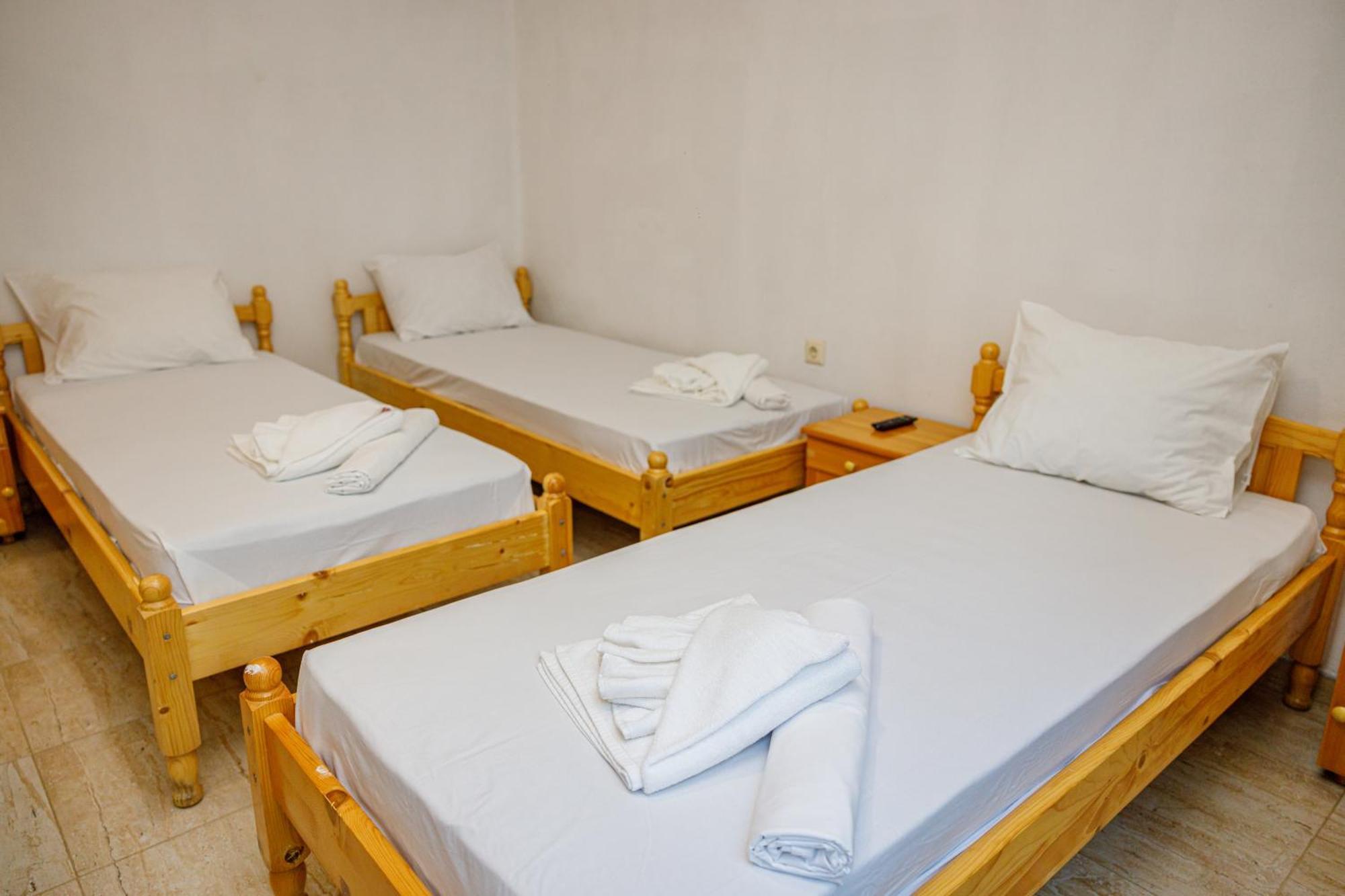 Family Hotel Silitur อัคโตโปล ภายนอก รูปภาพ