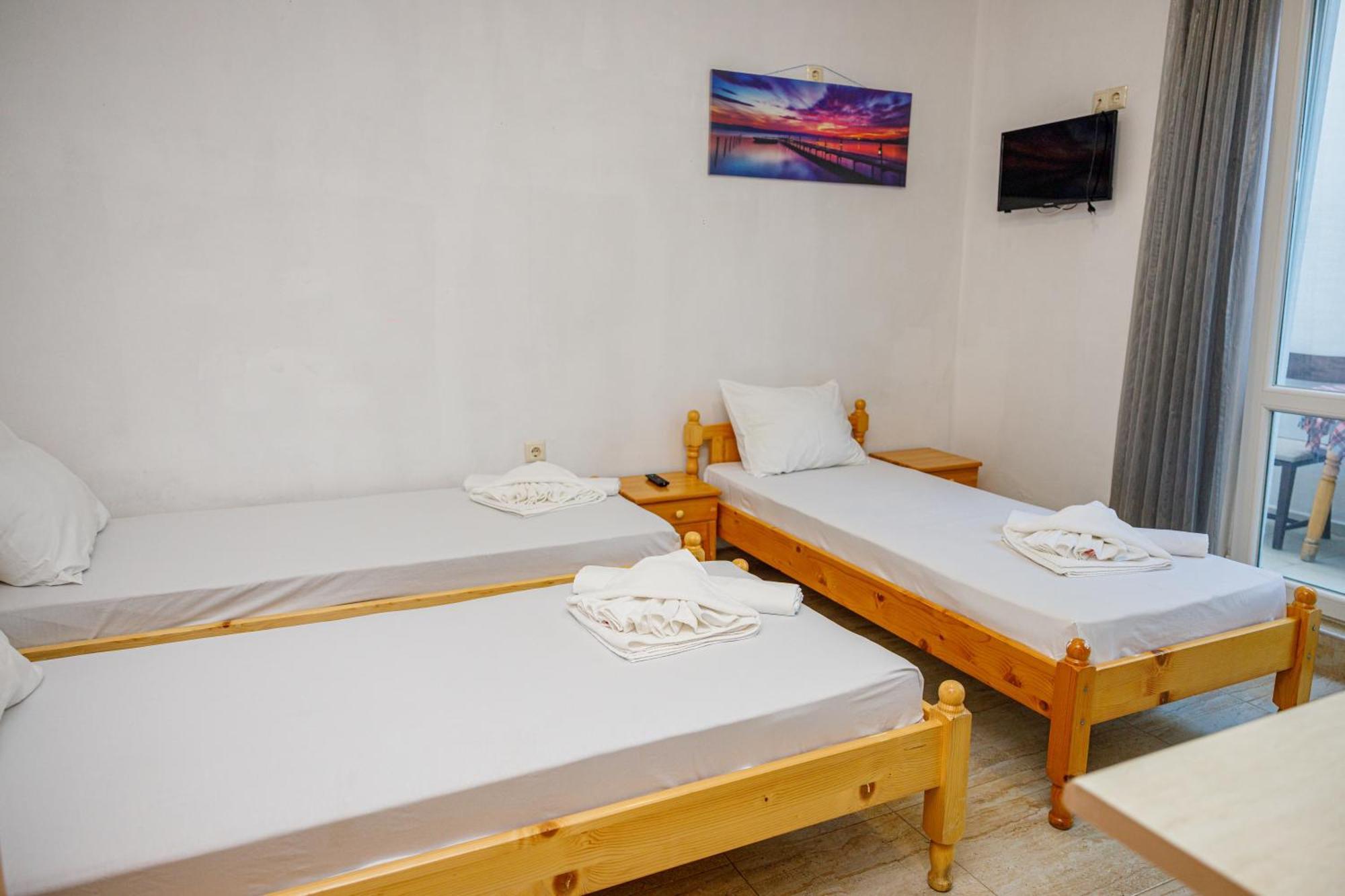 Family Hotel Silitur อัคโตโปล ภายนอก รูปภาพ