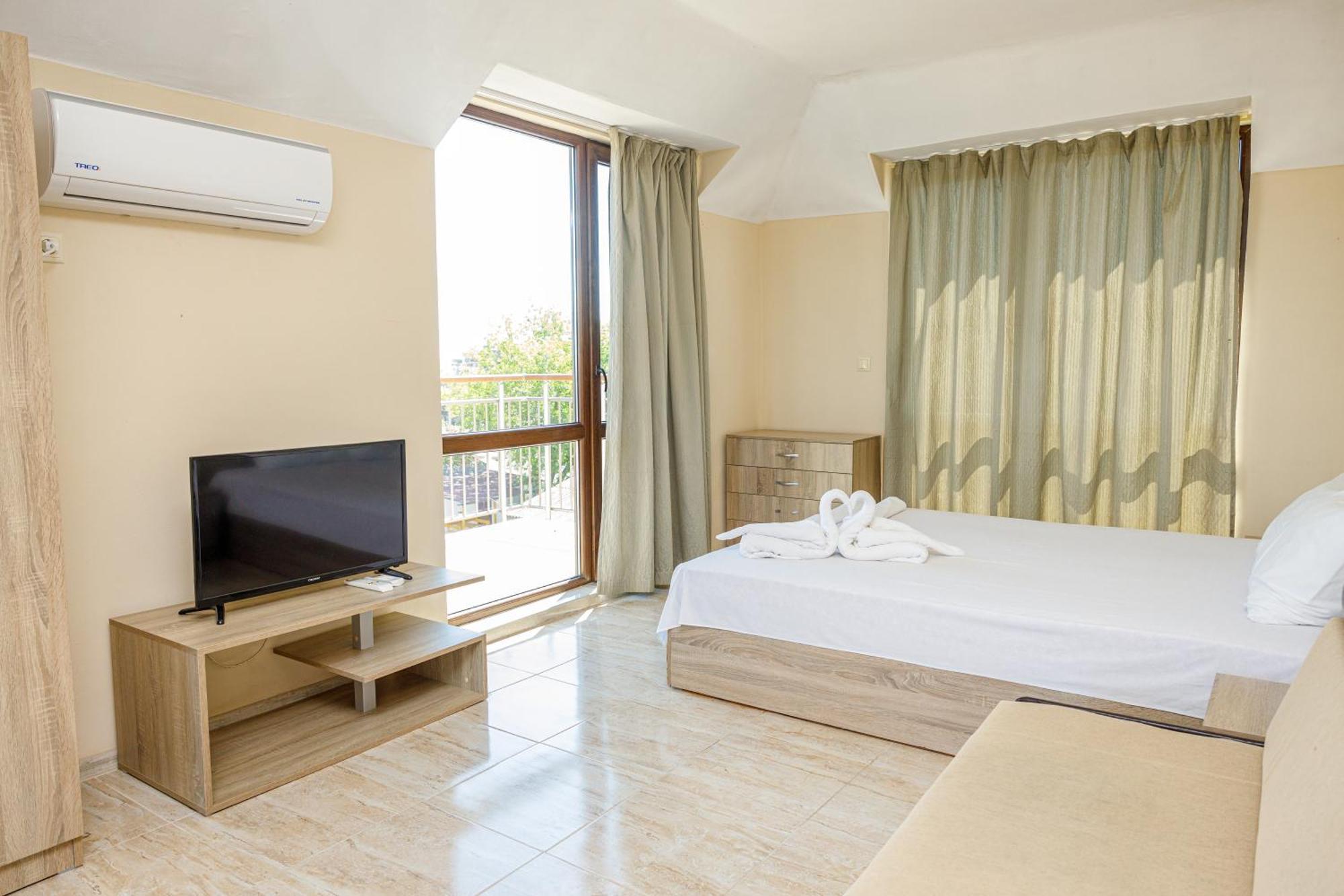 Family Hotel Silitur อัคโตโปล ภายนอก รูปภาพ