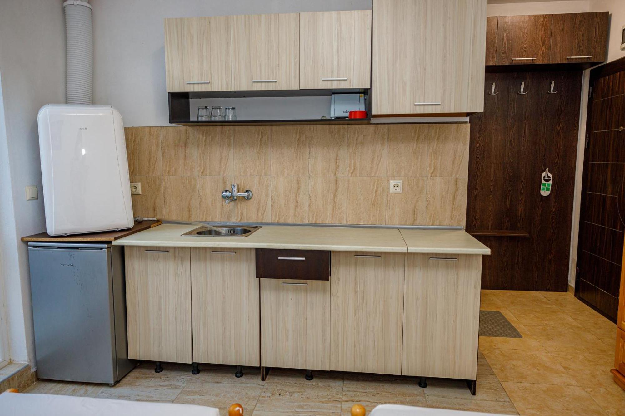 Family Hotel Silitur อัคโตโปล ภายนอก รูปภาพ