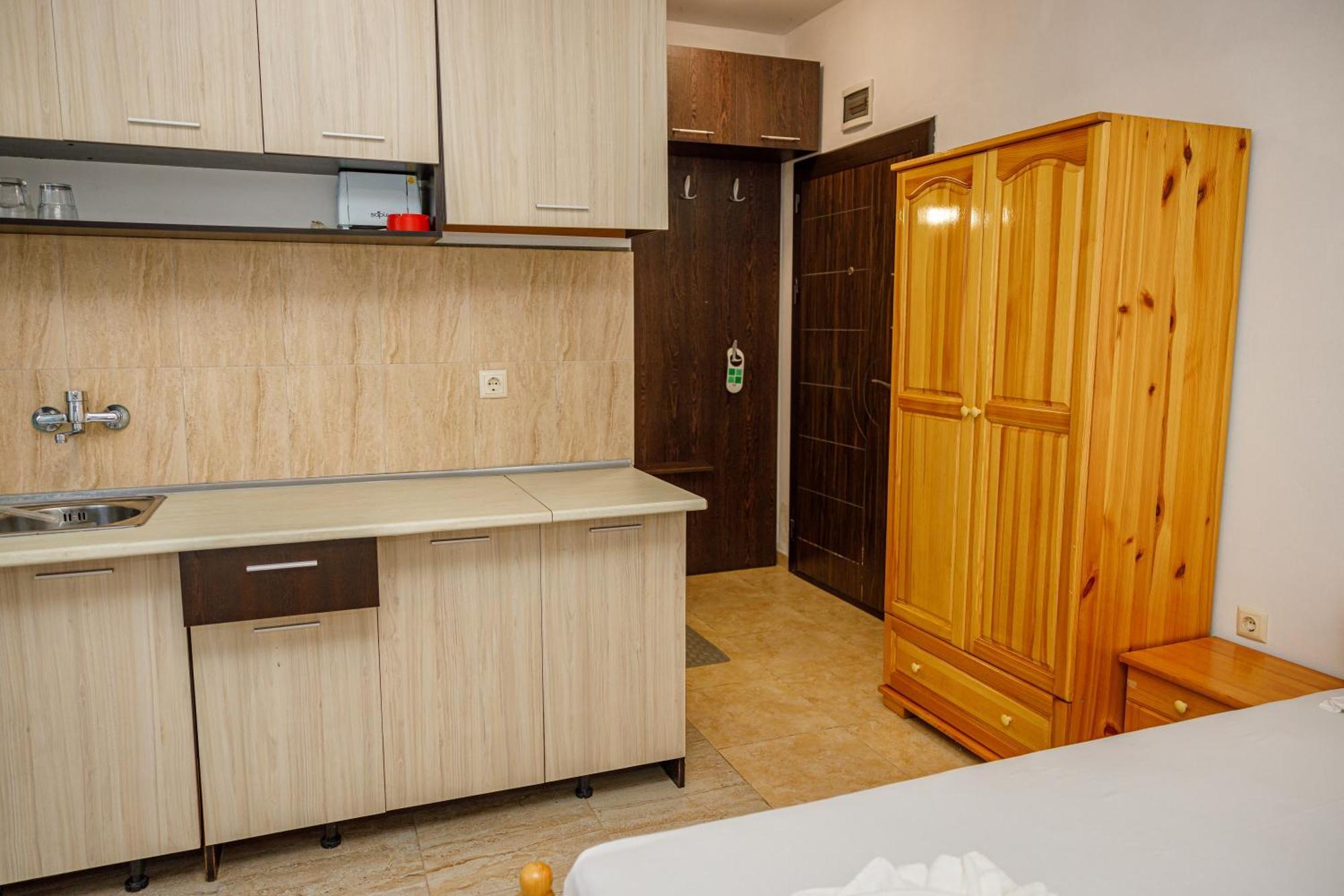 Family Hotel Silitur อัคโตโปล ภายนอก รูปภาพ