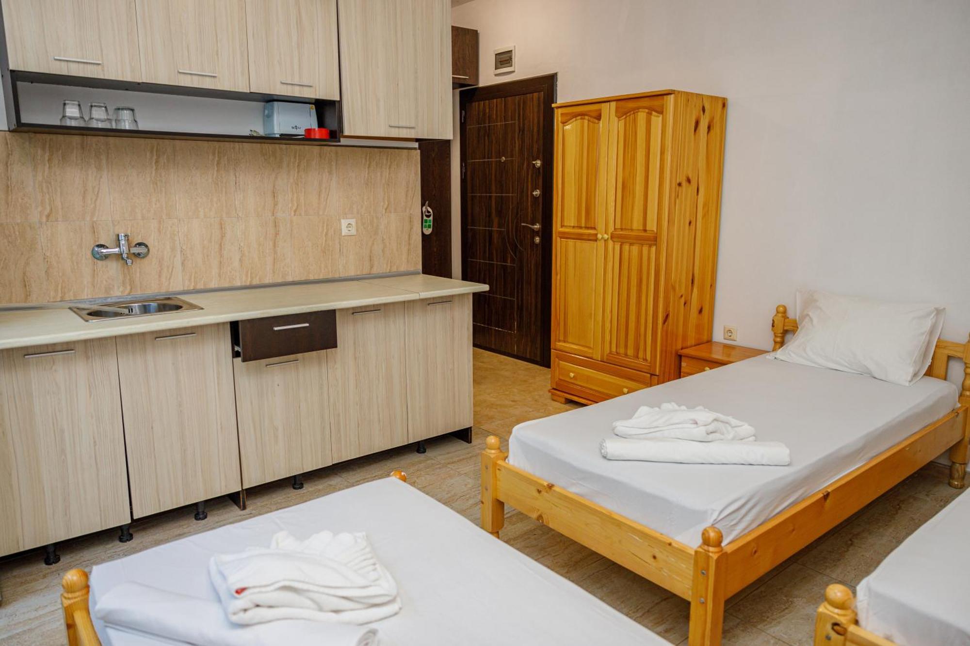 Family Hotel Silitur อัคโตโปล ภายนอก รูปภาพ
