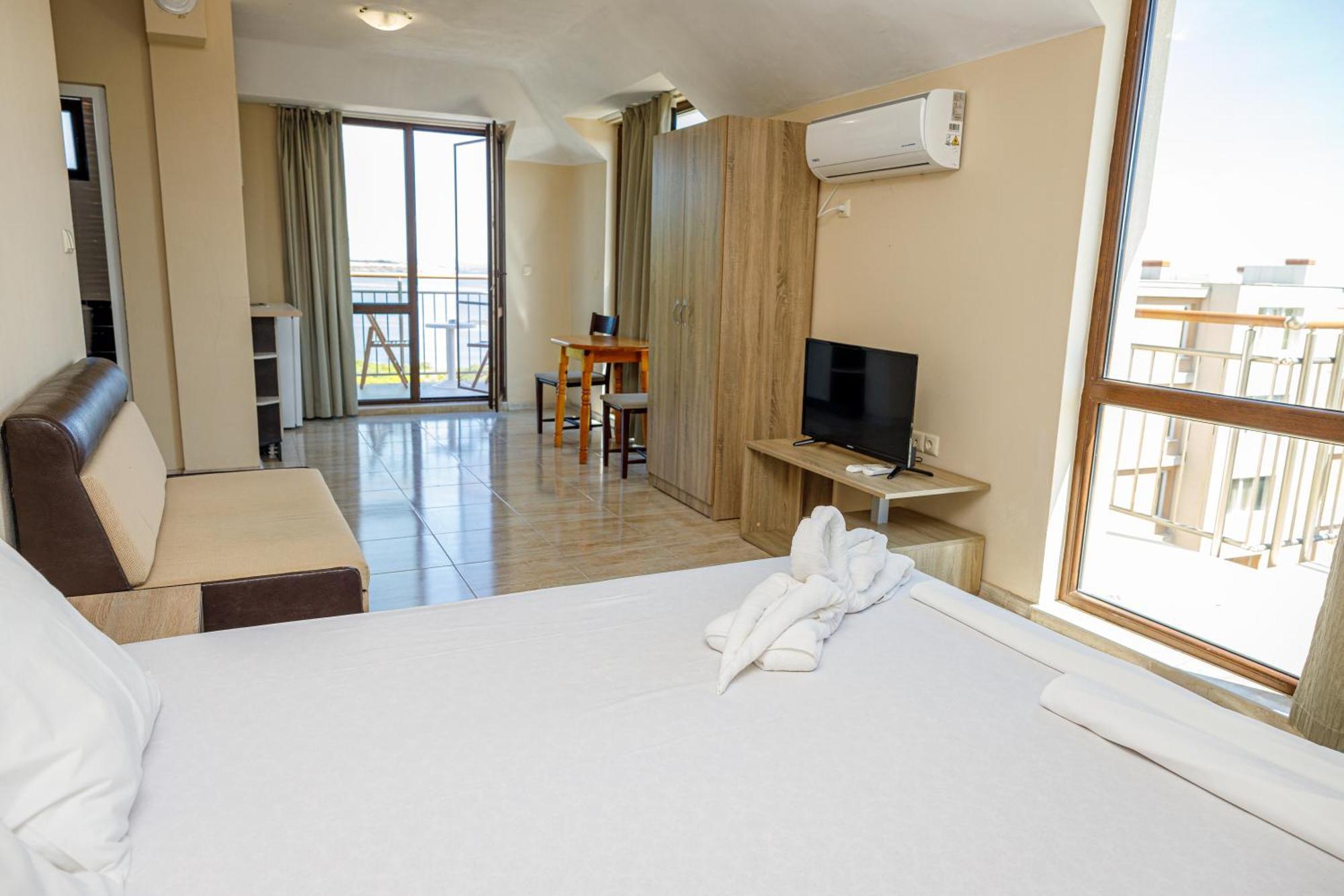 Family Hotel Silitur อัคโตโปล ภายนอก รูปภาพ