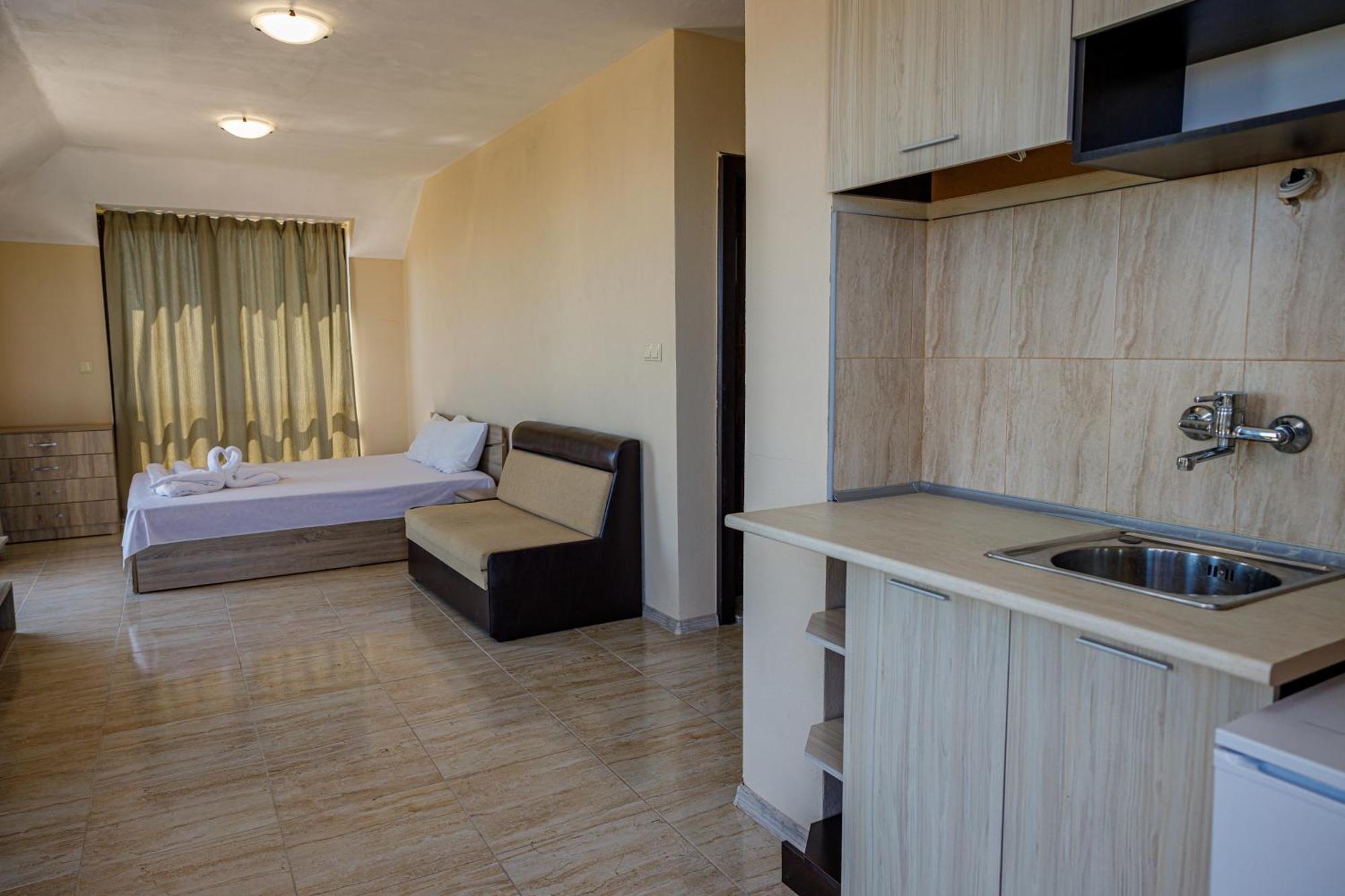 Family Hotel Silitur อัคโตโปล ภายนอก รูปภาพ
