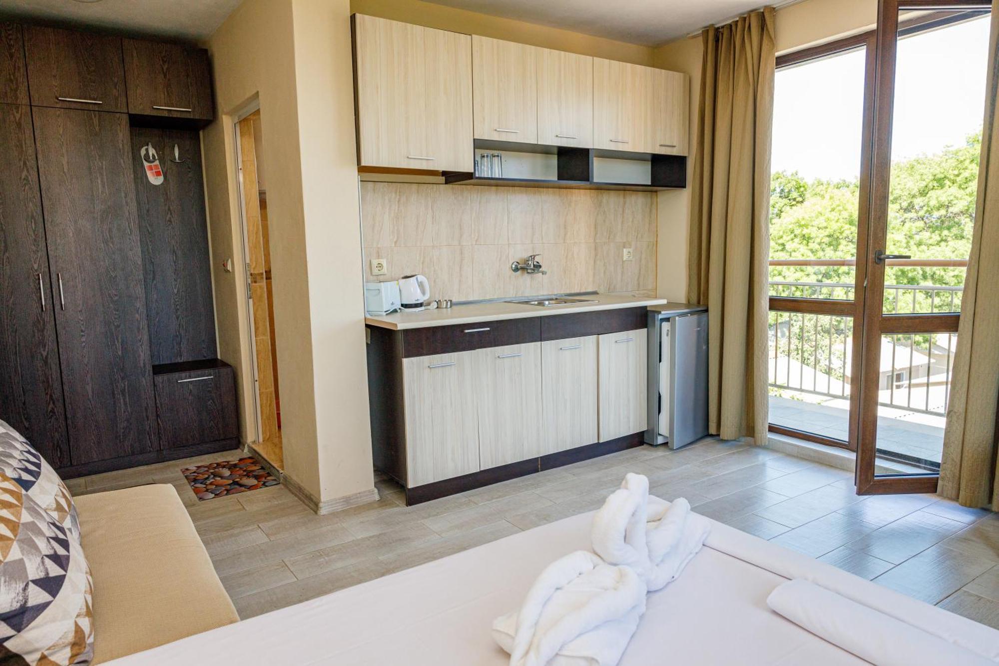 Family Hotel Silitur อัคโตโปล ภายนอก รูปภาพ