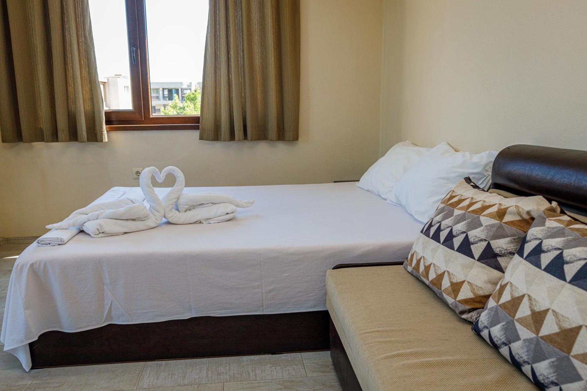 Family Hotel Silitur อัคโตโปล ภายนอก รูปภาพ