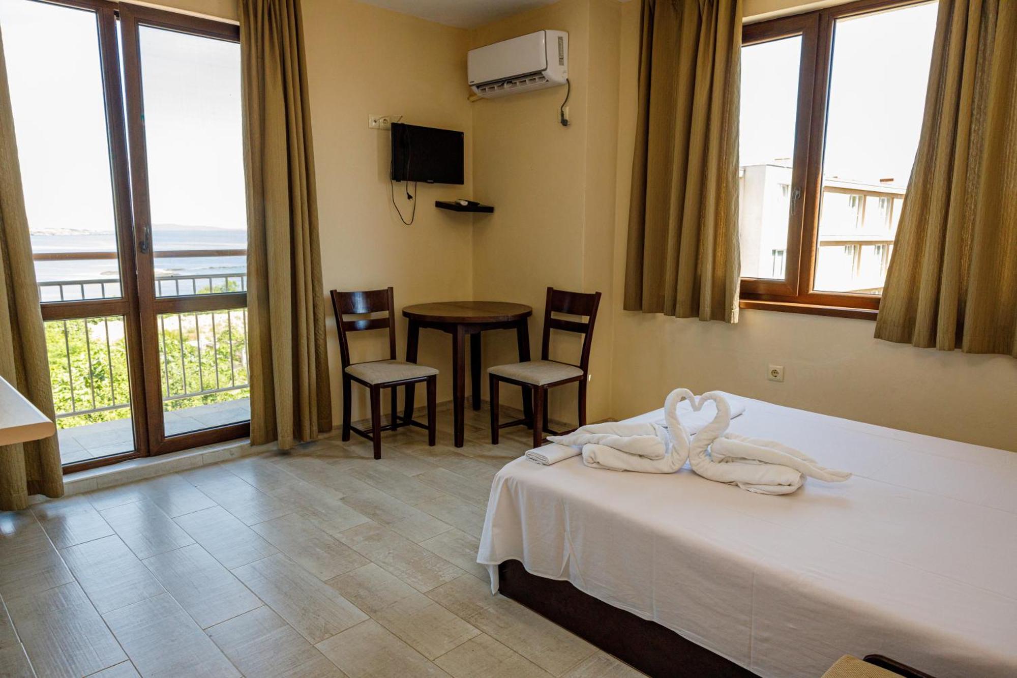 Family Hotel Silitur อัคโตโปล ภายนอก รูปภาพ